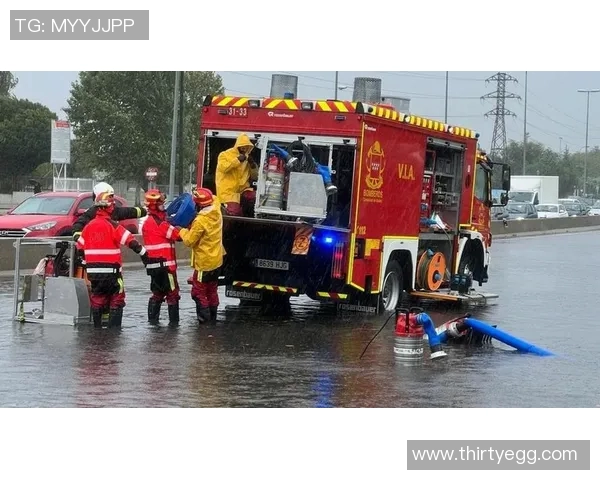 罗马浓雾侵袭，城市交通陷入瘫痪：市民强烈呼吁政府采取紧急措施